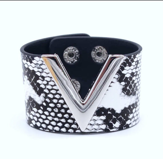 Luxury V-shape Faux Leather White & Black Sneak Bracelet